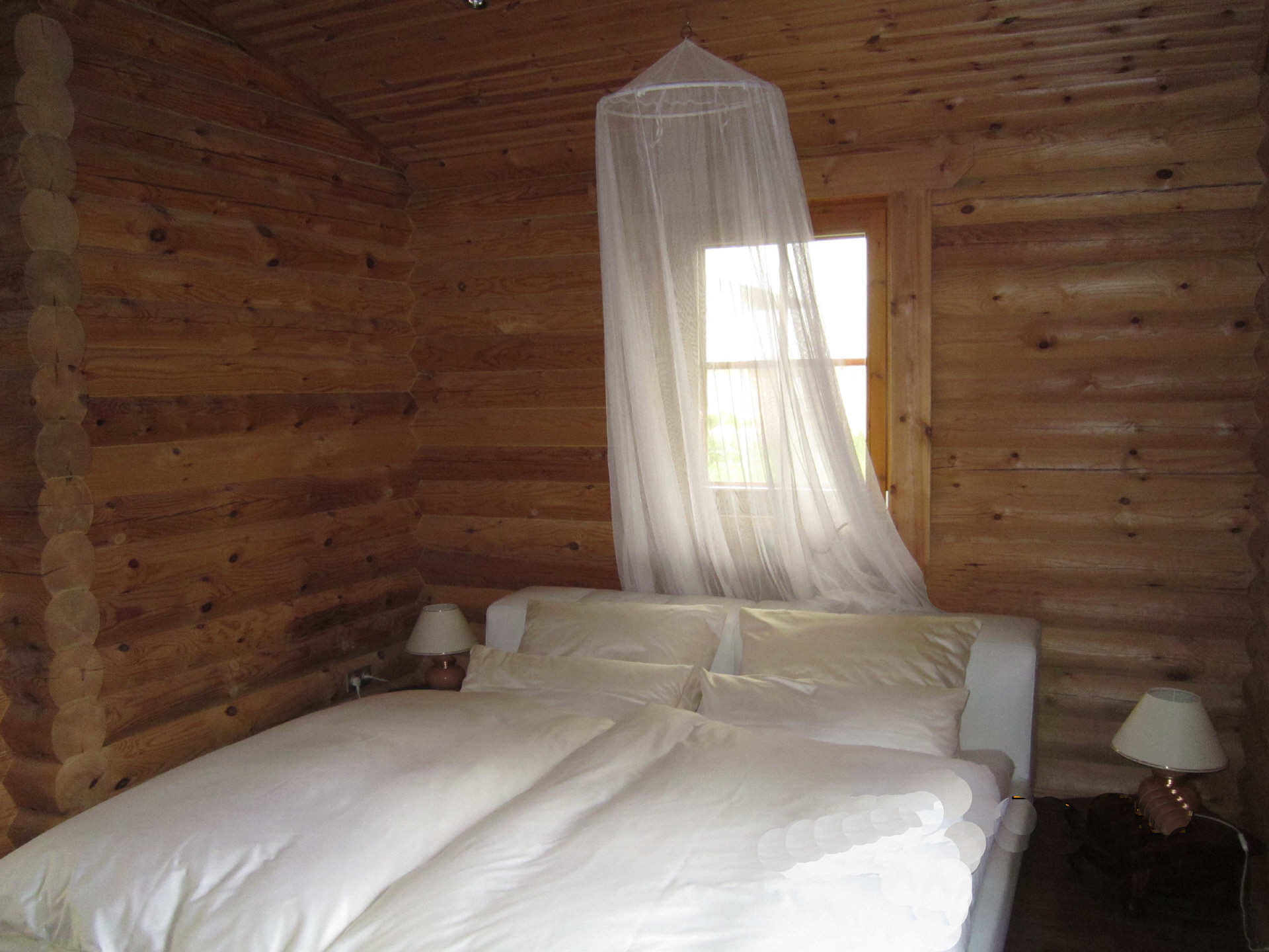 Kopie von jagdhaus-bett-kopie Fereinwohnung oder Hotelzimmer im alten Land